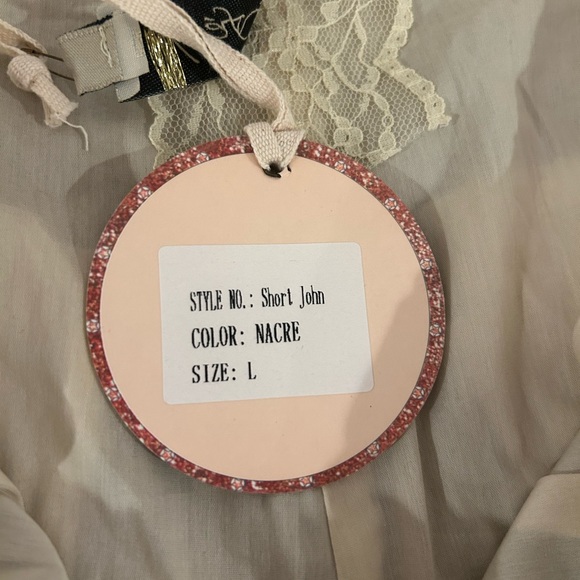 Sequin gold shorts Large - Picture 8 of 16